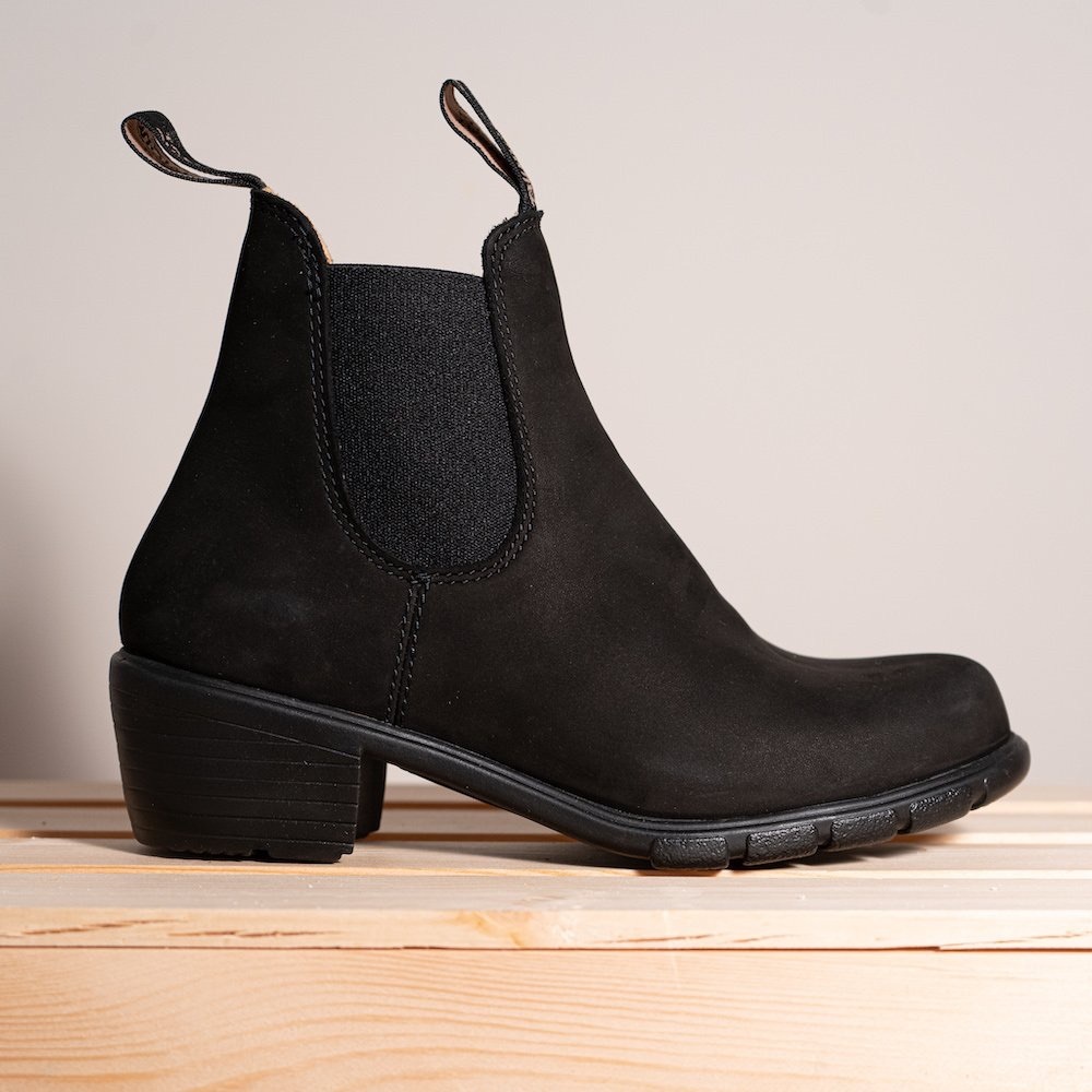 Blundstone 1960 women’s black leather Chelsea boots in US size 7.5